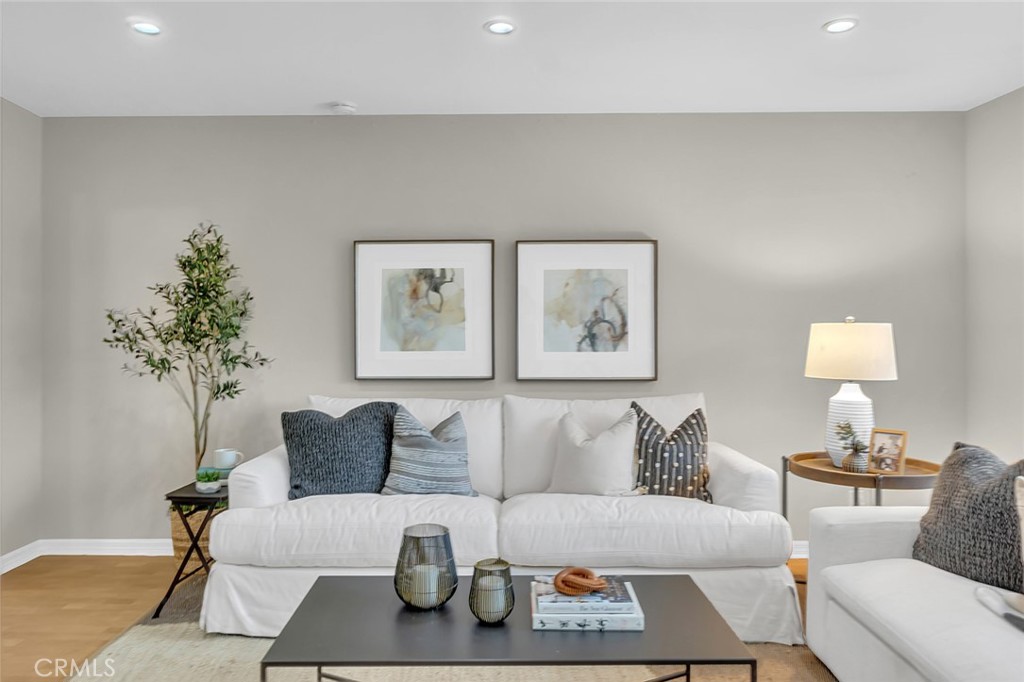 3907 La Crescenta Avenue 208