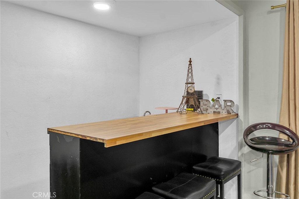 3907 La Crescenta Avenue 208