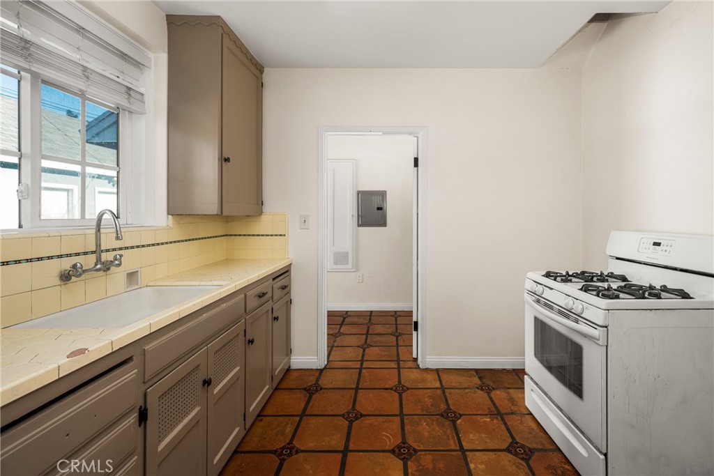 801 W 17th Street