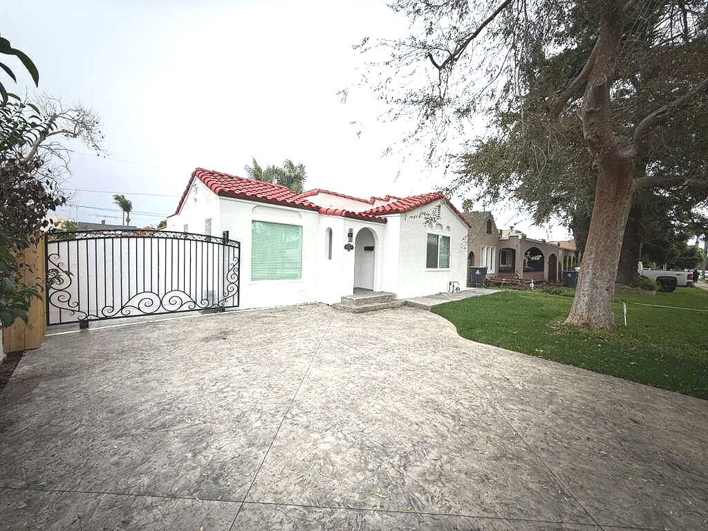 1207 S Van Ness