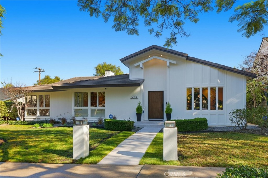 1210 Los Altos