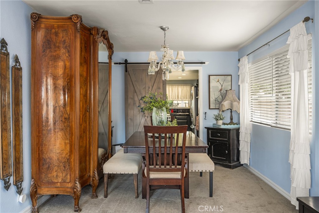 2042 W Beverly Drive