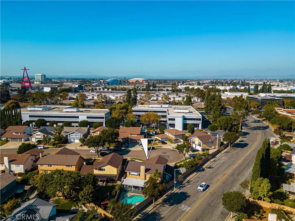 2042 W Beverly Drive