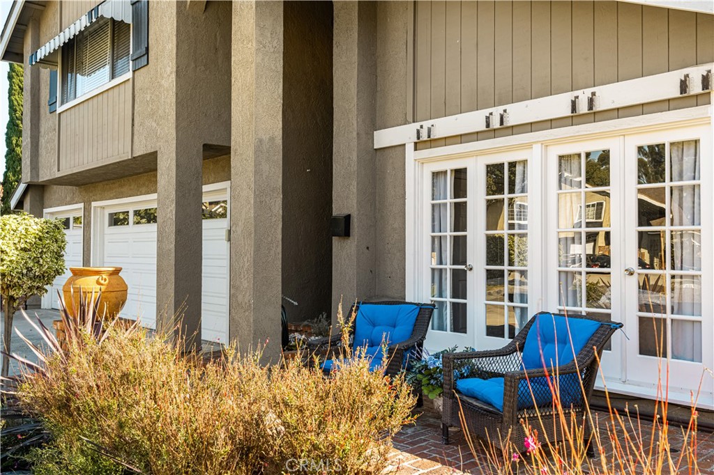 2042 W Beverly Drive