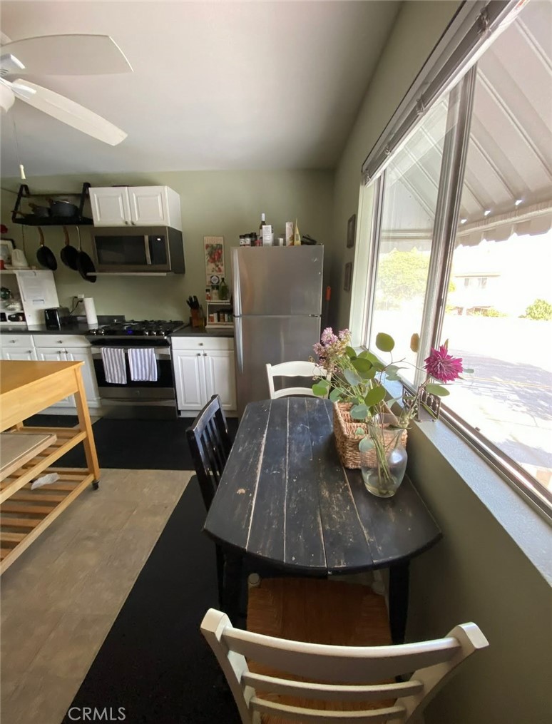 2042 W Beverly Drive