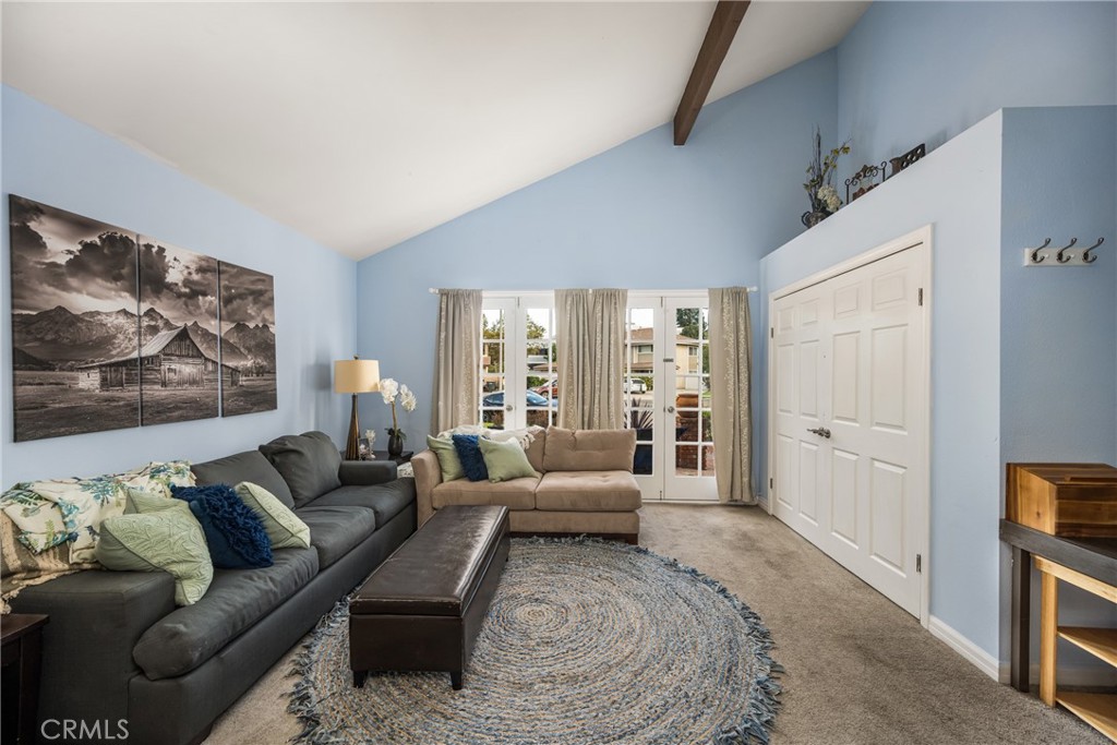 2042 W Beverly Drive