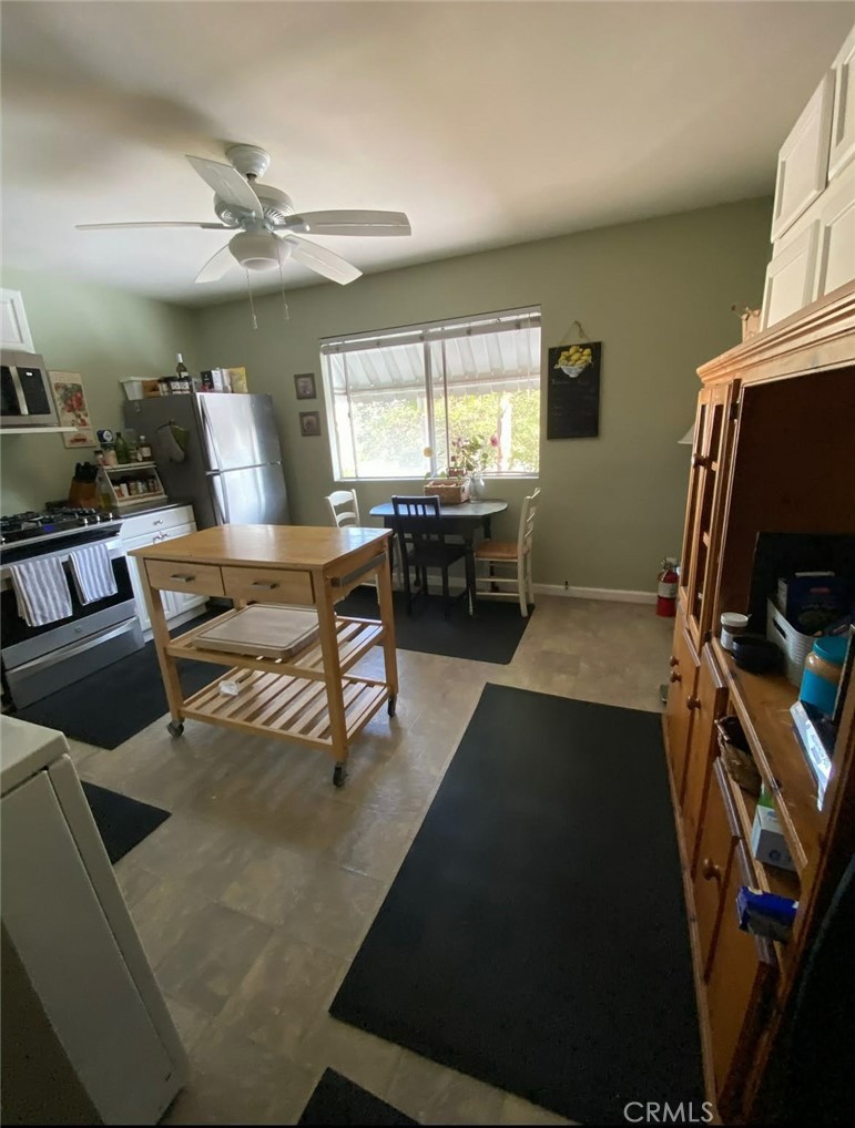 2042 W Beverly Drive