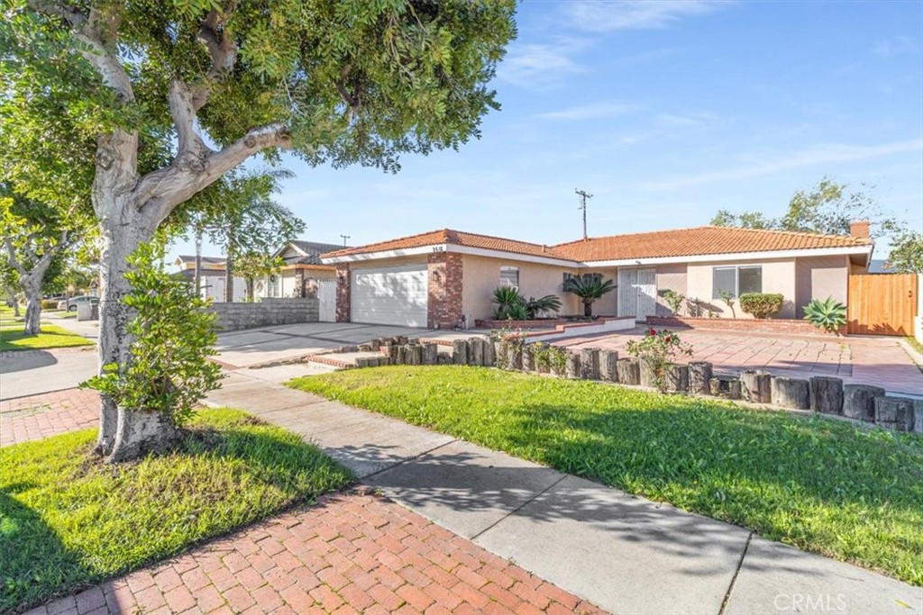 2618 S Pacific