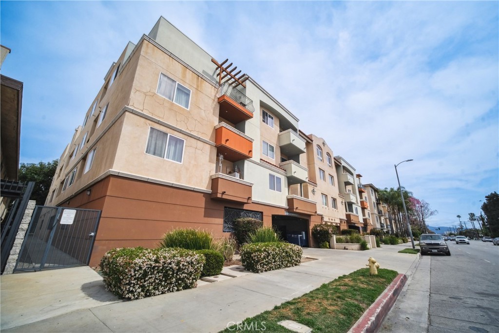 13951 Sherman Way 204