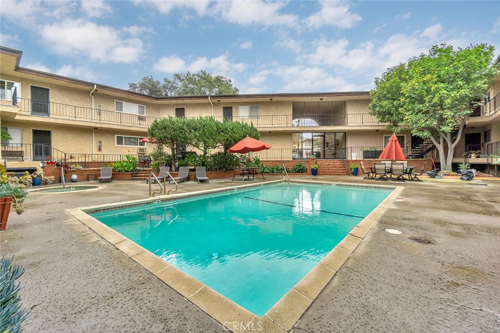 3907 La Crescenta 208