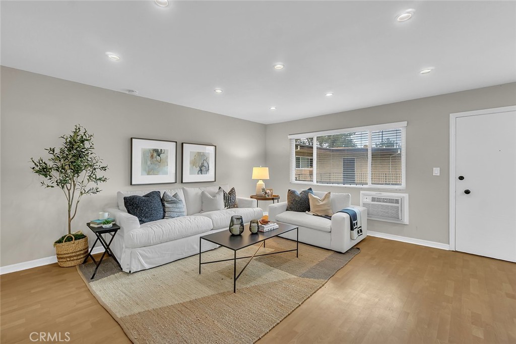 3907 La Crescenta 208