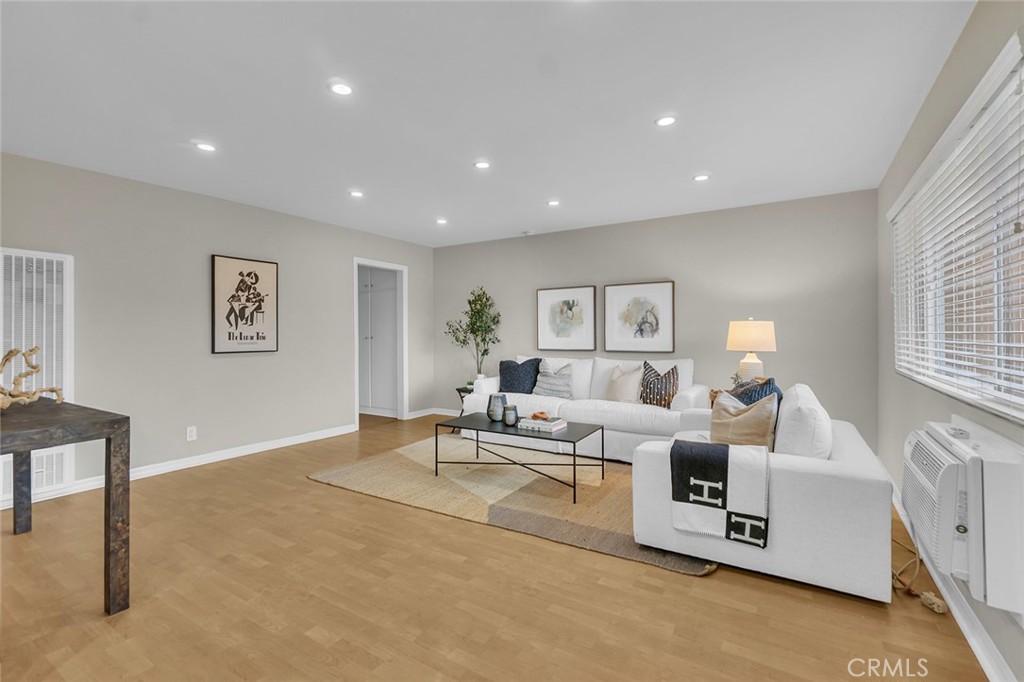 3907 La Crescenta 208