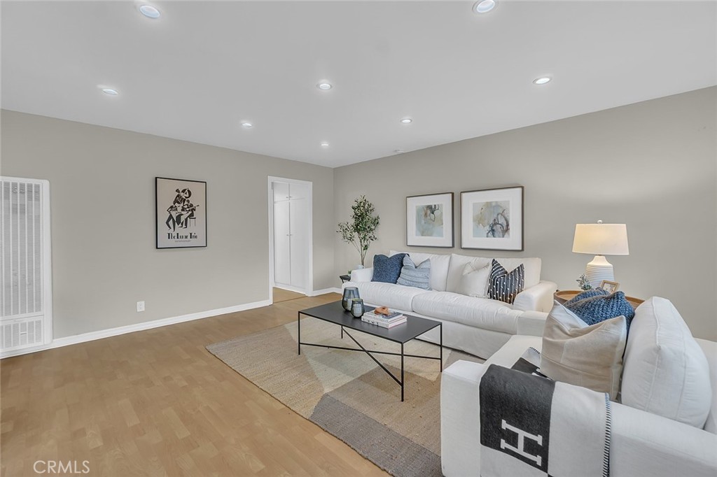 3907 La Crescenta 208