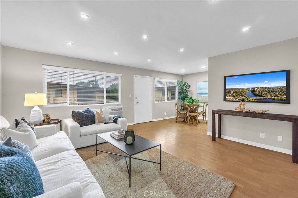 3907 La Crescenta 208