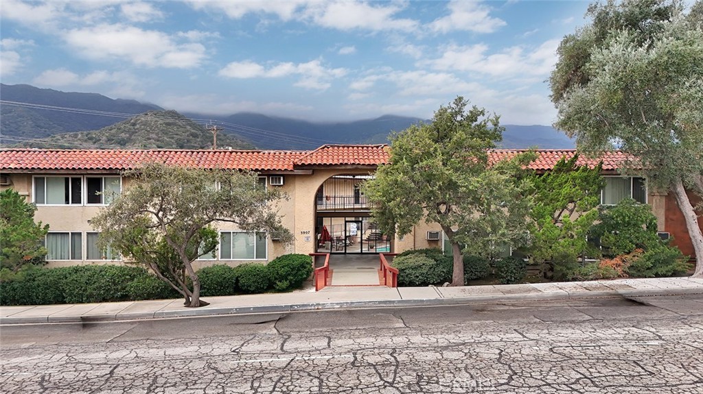 3907 La Crescenta 208