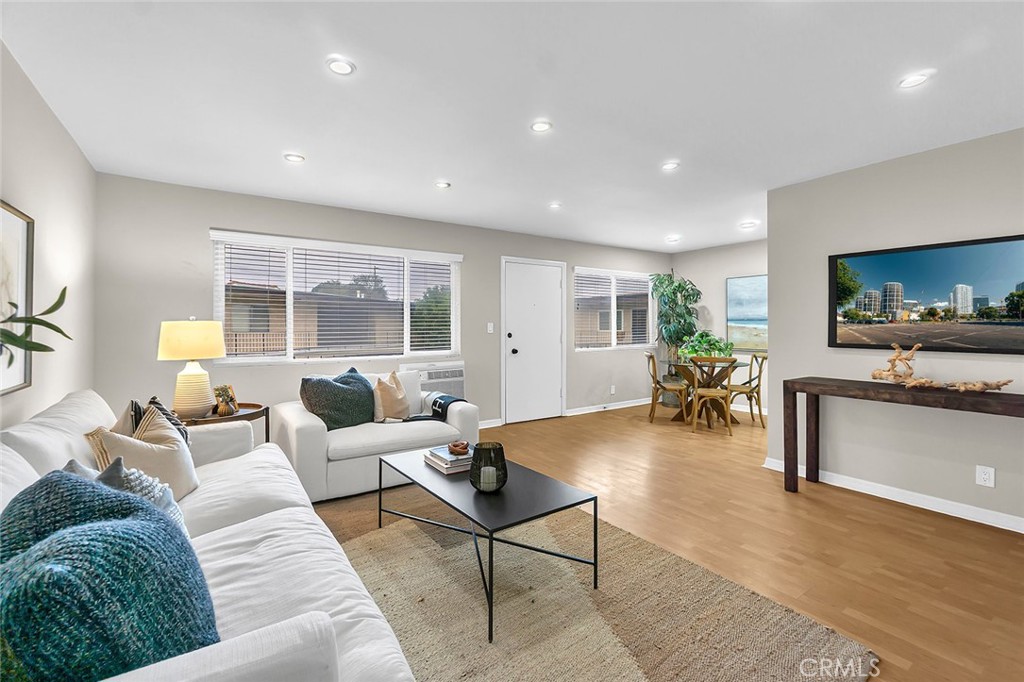 3907 La Crescenta 208