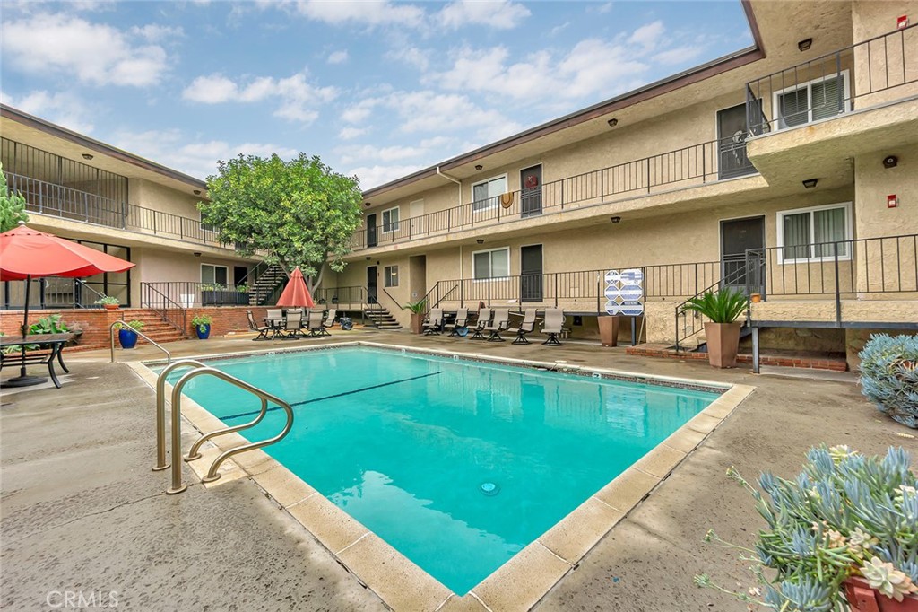 3907 La Crescenta 208