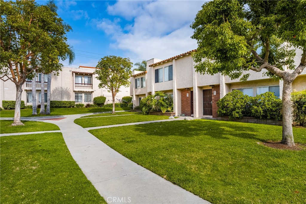 700 W La Veta Avenue K3