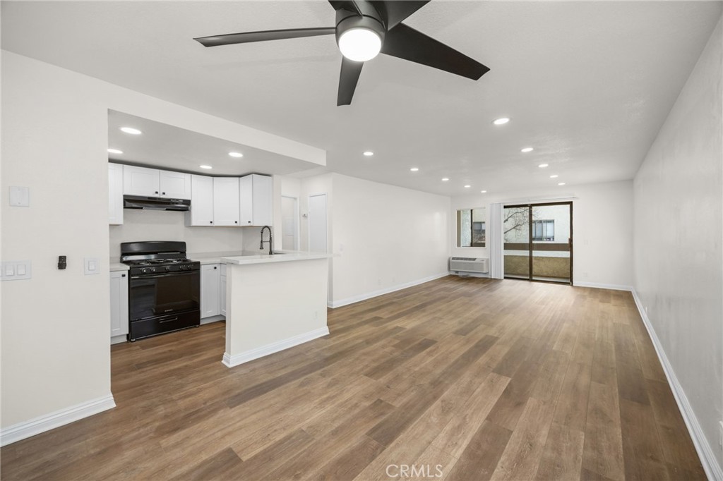 600 W 3rd B205