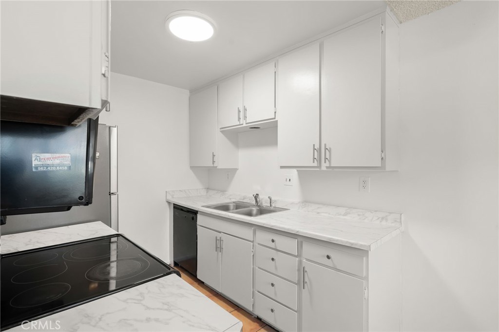 5500 5500 Ackerfield Avenue 501