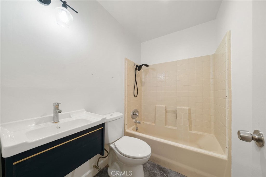 5500 5500 Ackerfield Avenue 501