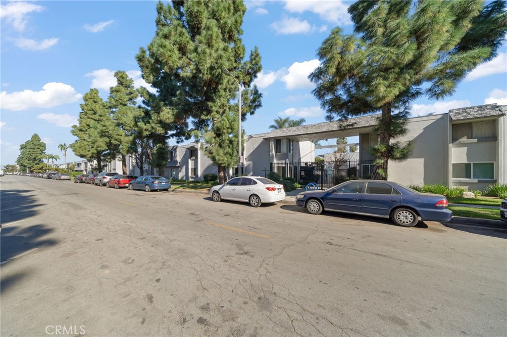 5500 5500 Ackerfield Avenue 501