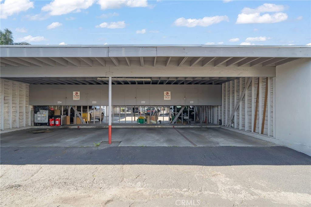 5500 5500 Ackerfield Avenue 501