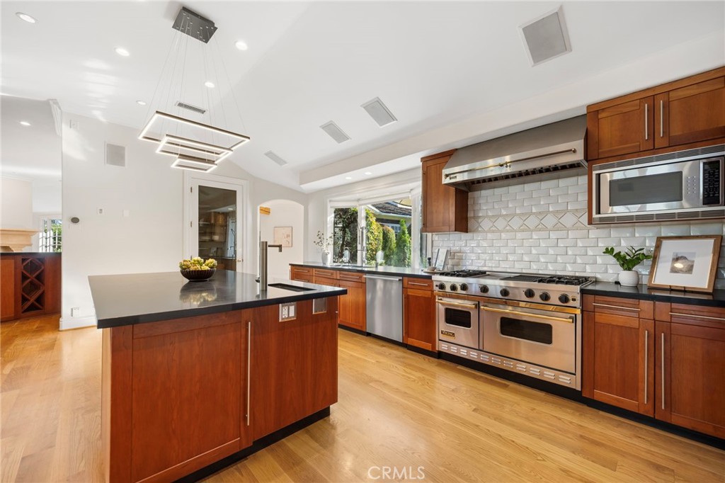 630 W Devon