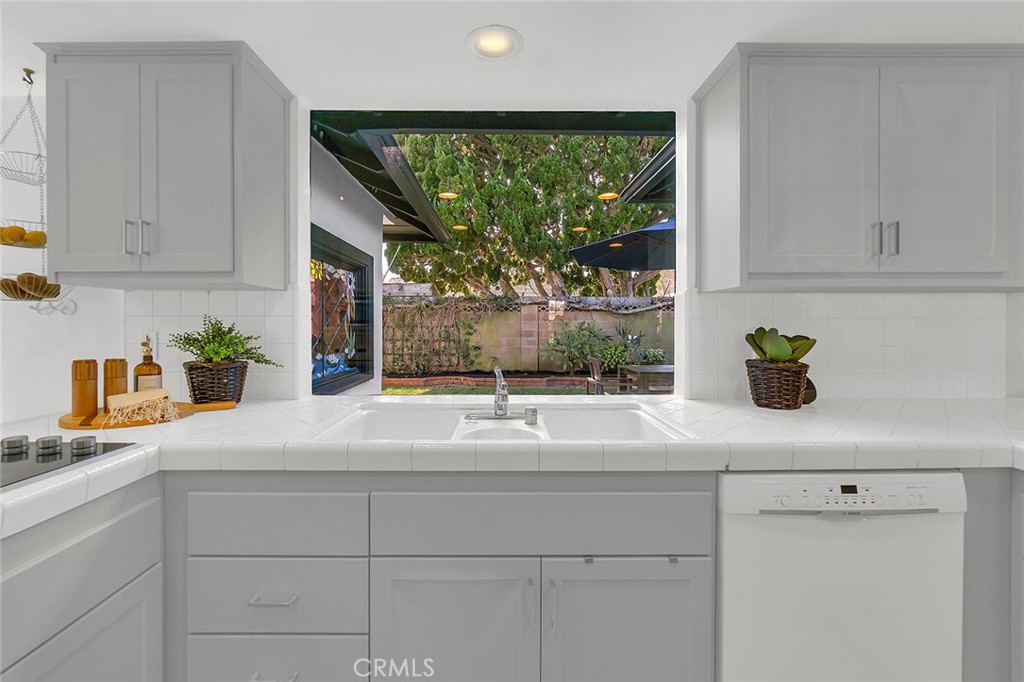 3312 Orangewood Avenue