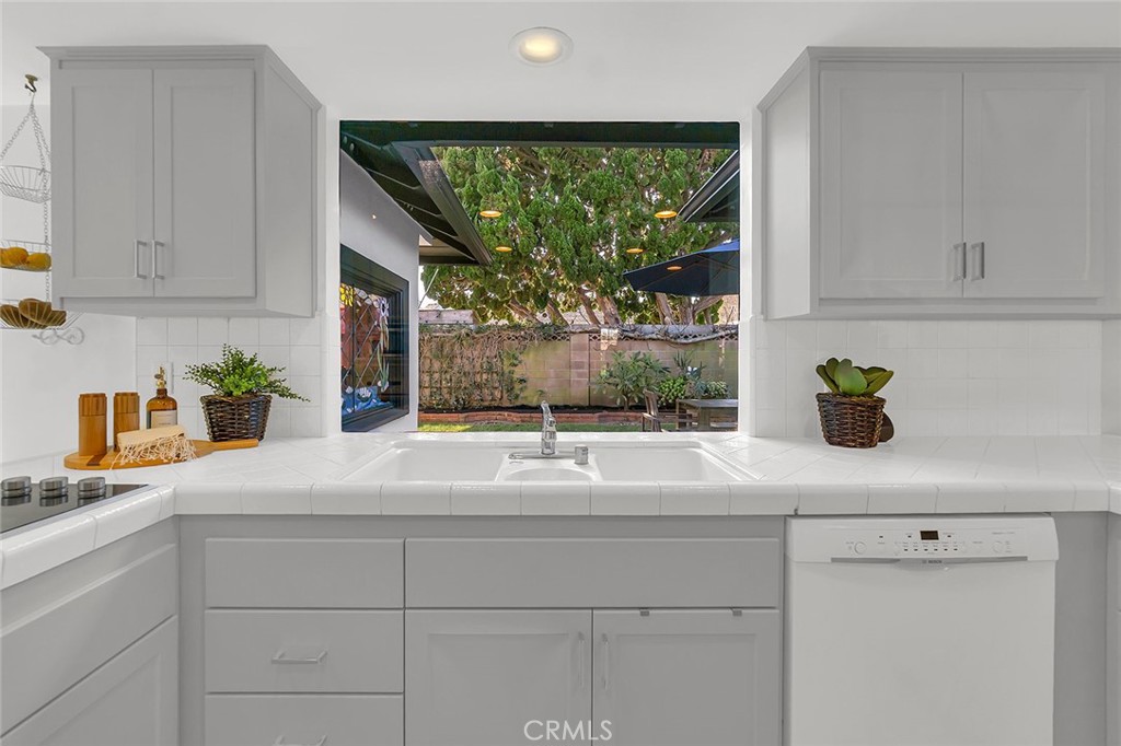 3312 Orangewood Avenue