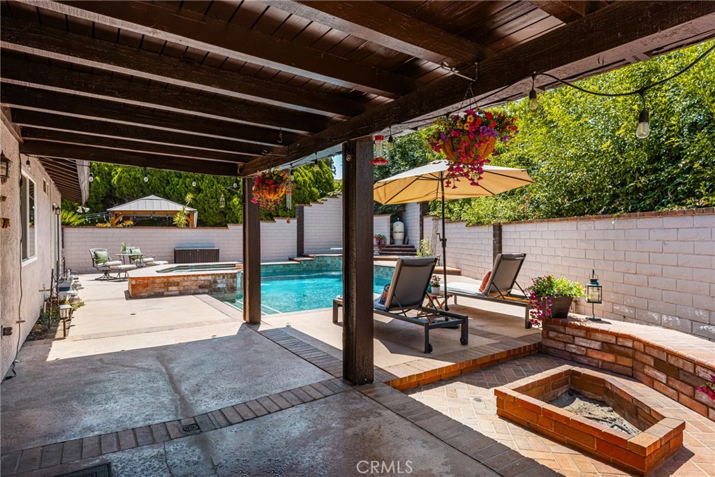 1520 E Newcrest Drive