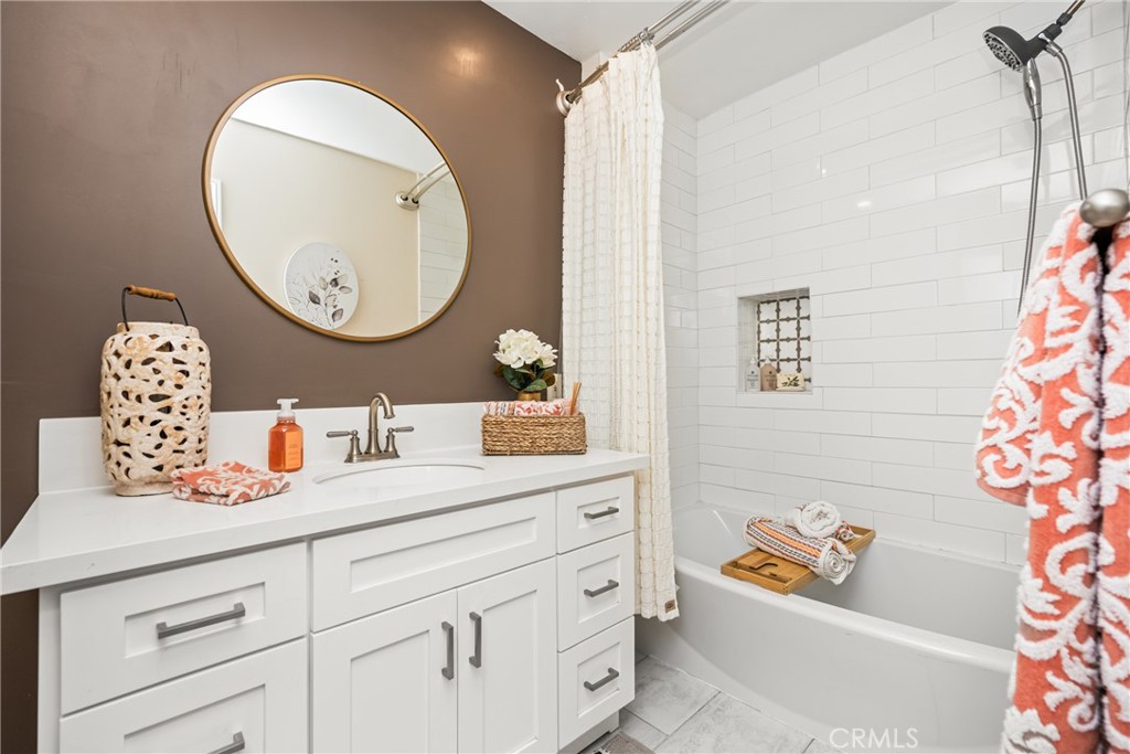 1520 E Newcrest Drive