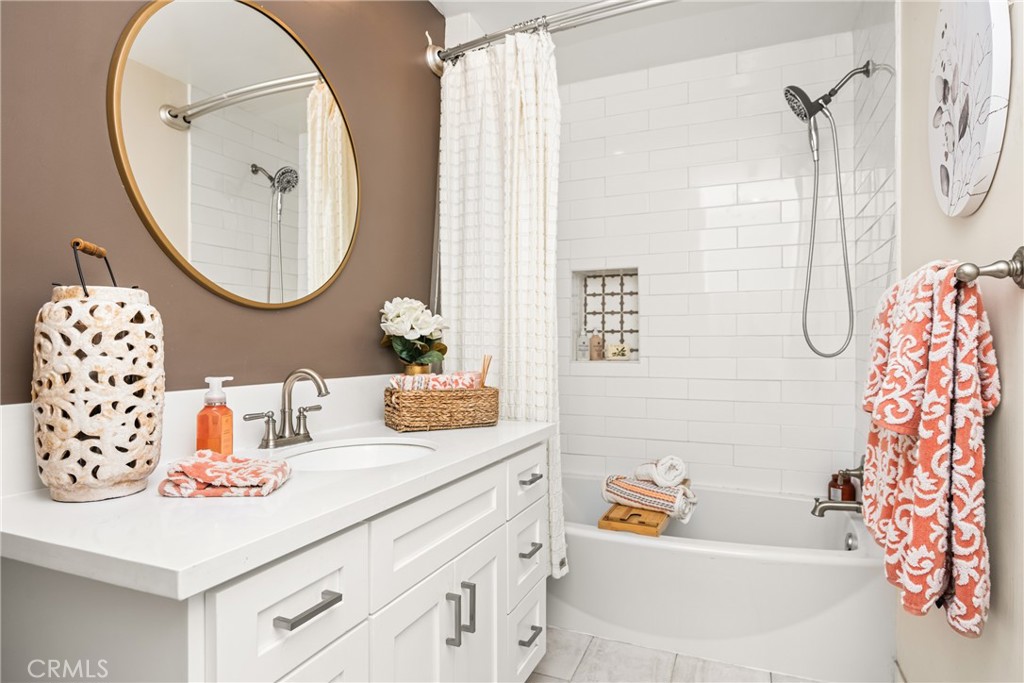 1520 E Newcrest Drive