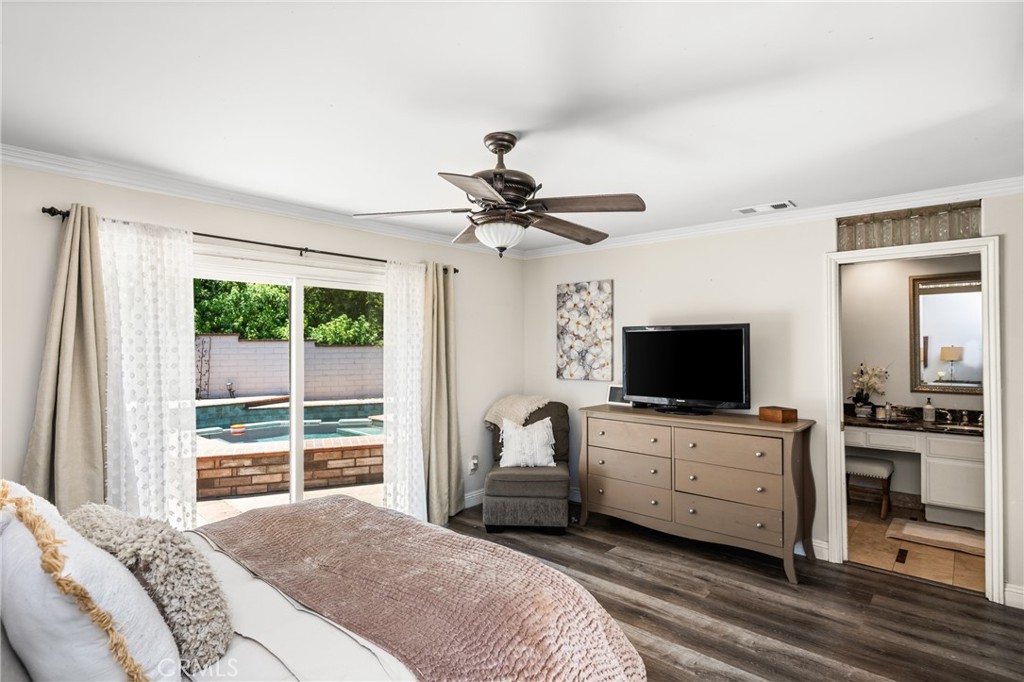 1520 E Newcrest Drive