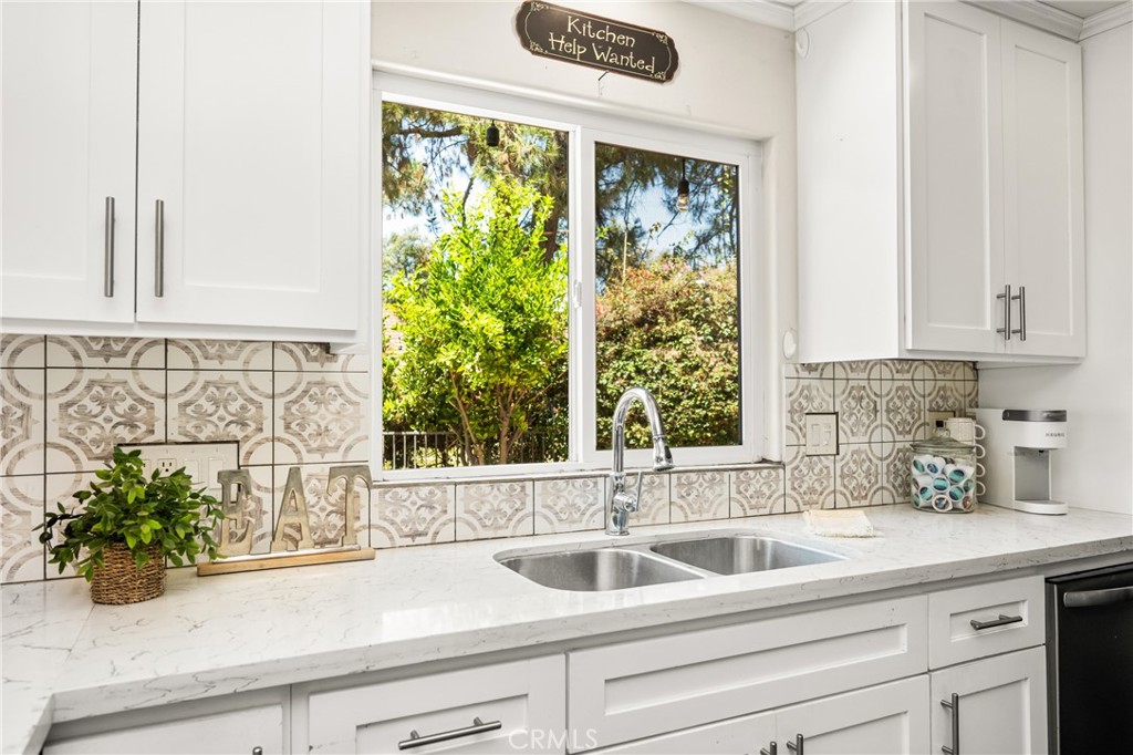 1520 E Newcrest Drive