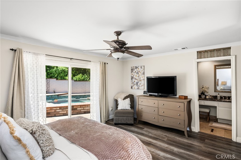 1520 E Newcrest Drive