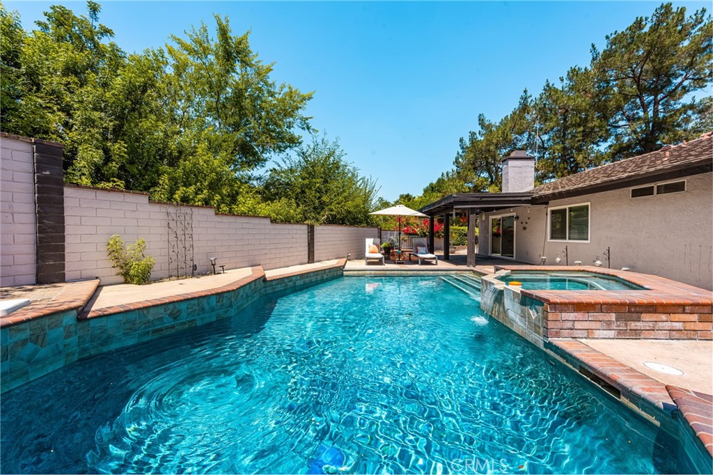 1520 E Newcrest Drive