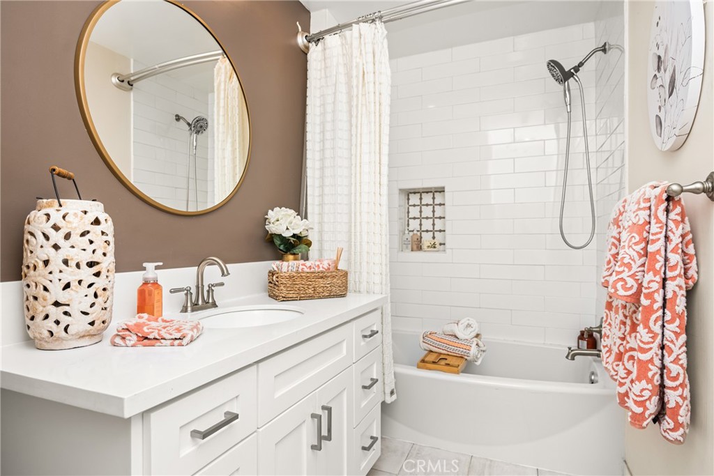 1520 E Newcrest Drive