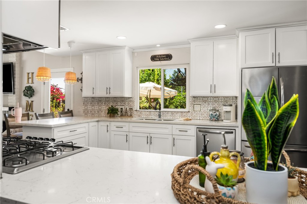 1520 E Newcrest Drive