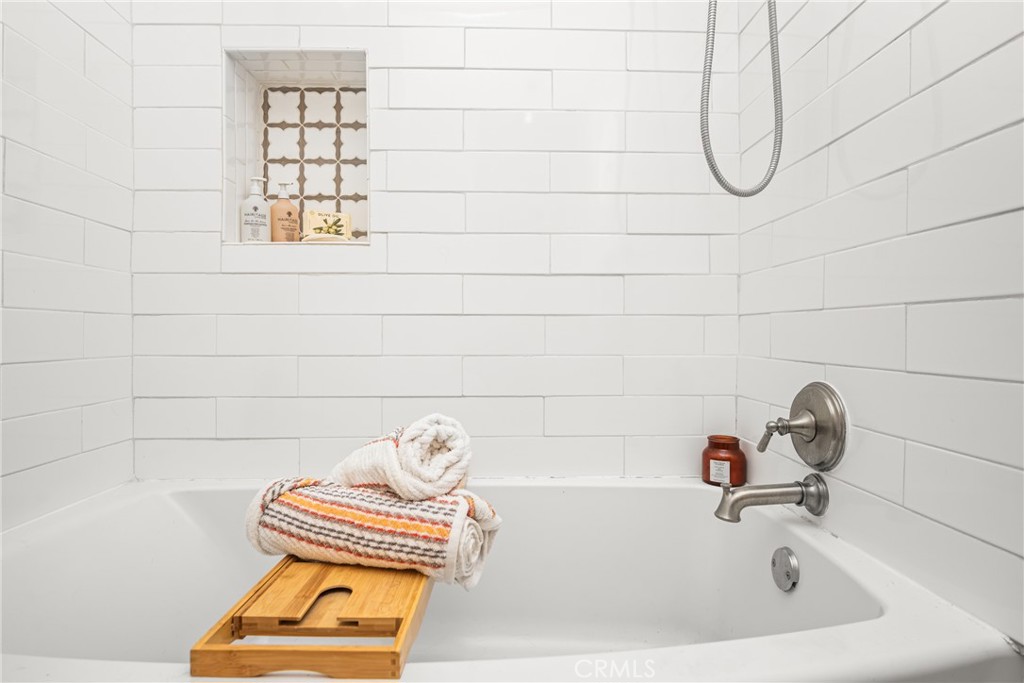 1520 E Newcrest Drive