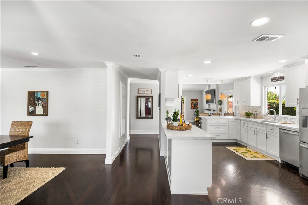 1520 E Newcrest Drive