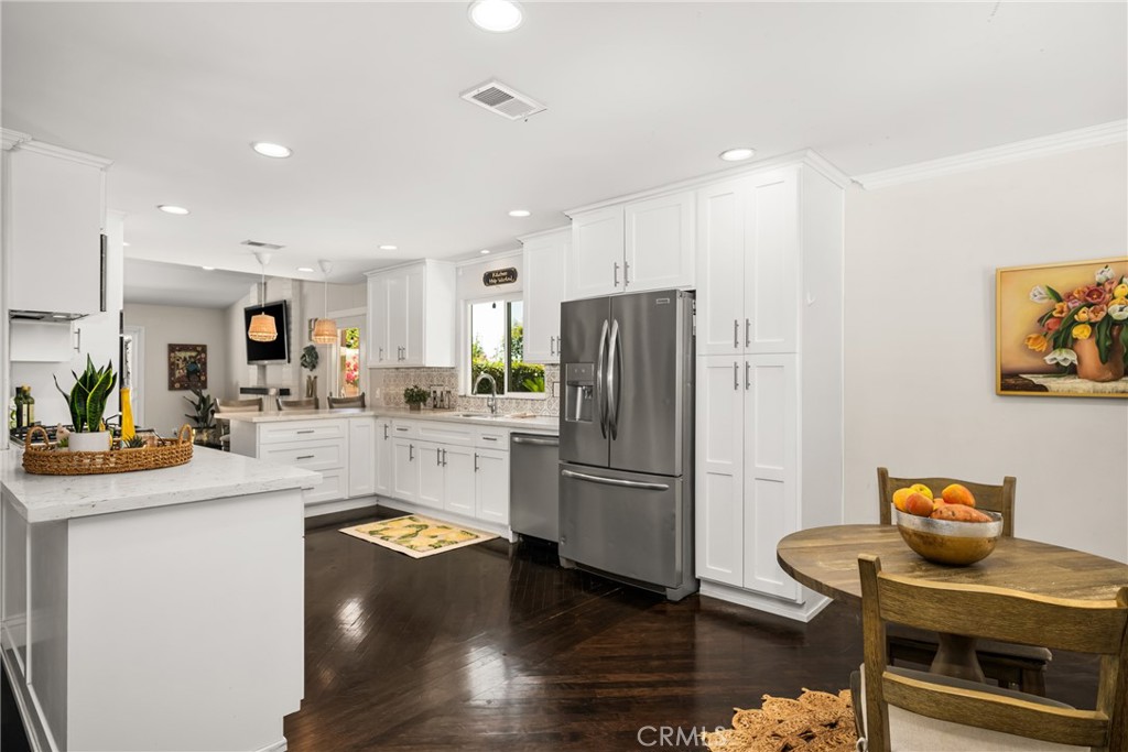 1520 E Newcrest Drive