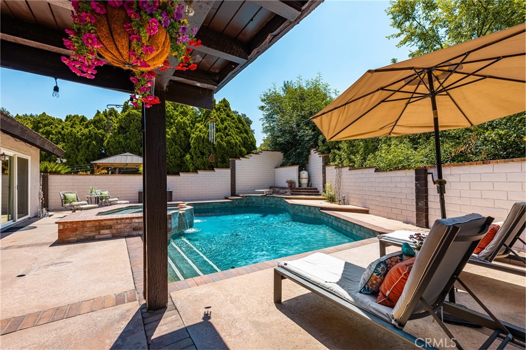 1520 E Newcrest Drive