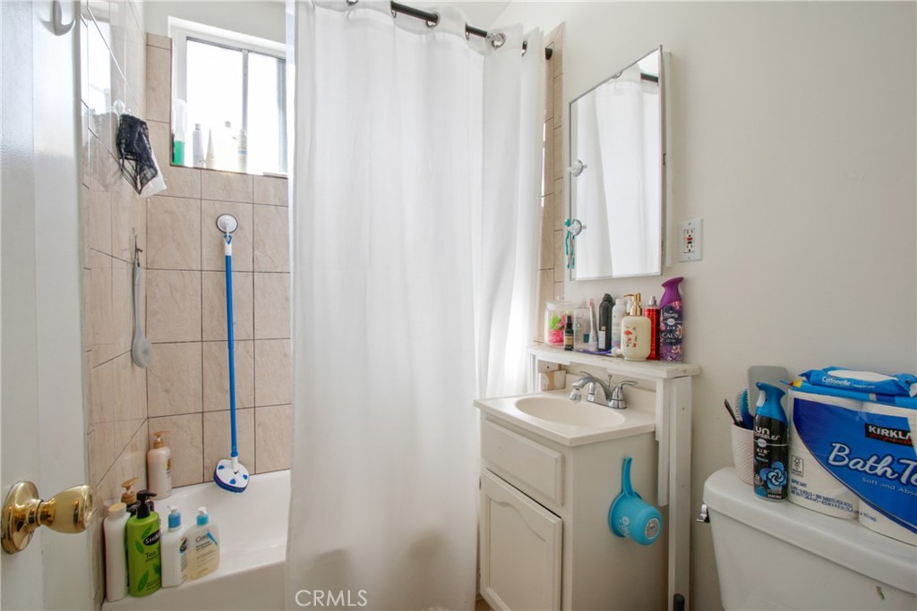 8711 Avalon