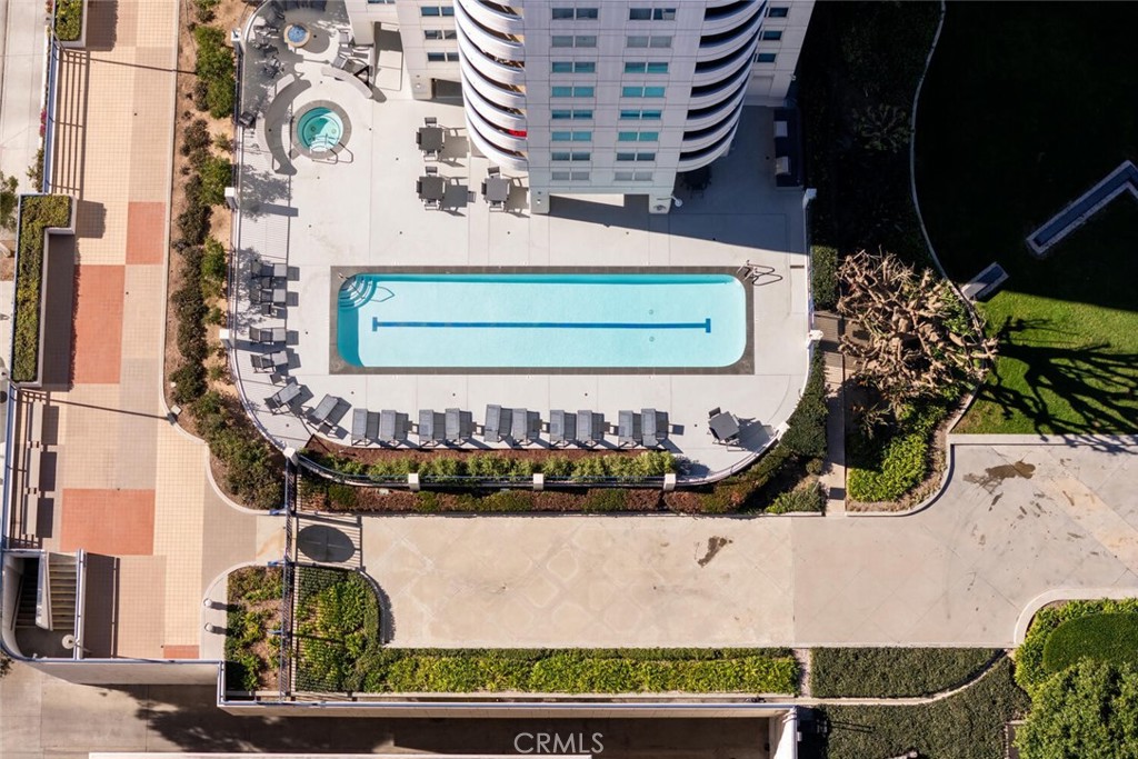 525 525 E Seaside Way 409