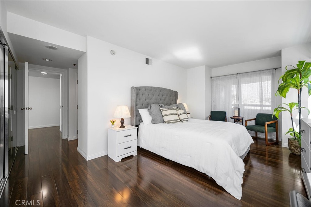 525 525 E Seaside Way 409