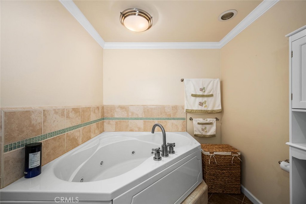 525 525 E Seaside Way 409