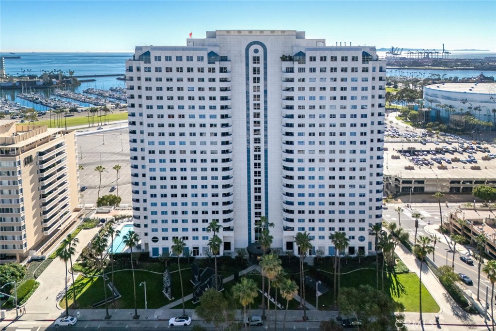 525 525 E Seaside Way 409