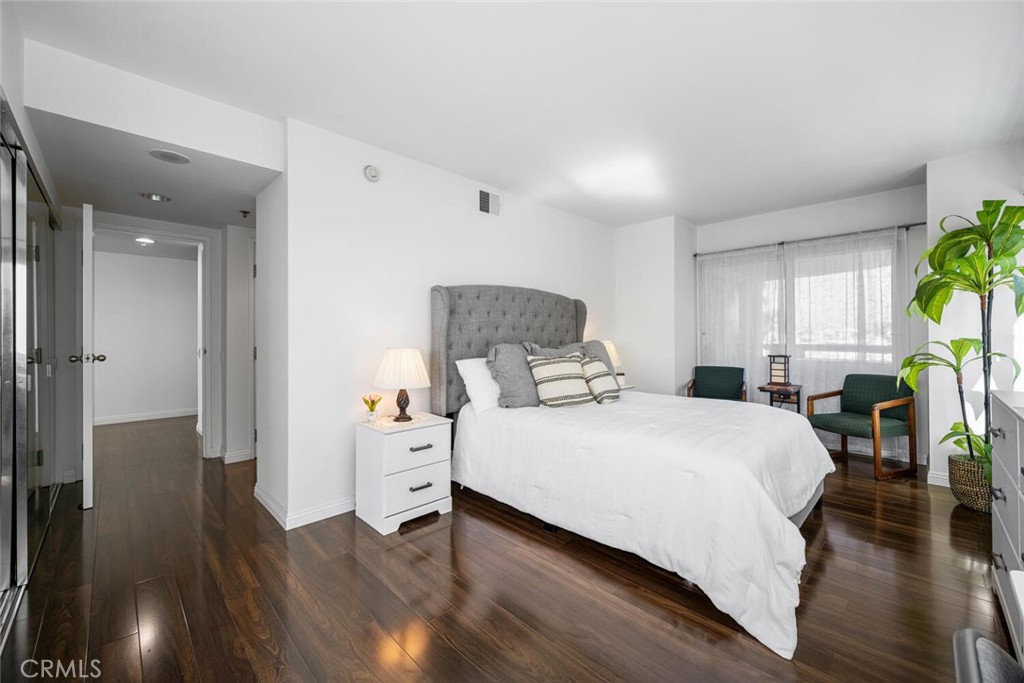 525 525 E Seaside Way 409