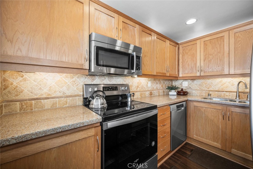 525 525 E Seaside Way 409